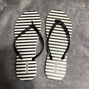 Old Navy Flip Flips Size 8
